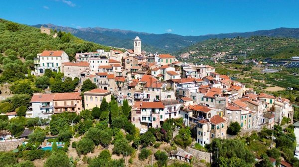 casa indipendente in vendita ad Imperia in zona Torrazza / Clavi