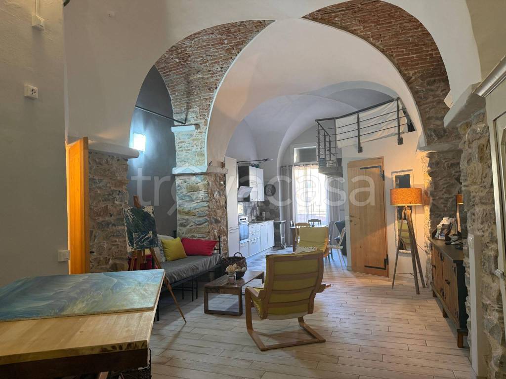 appartamento in vendita ad Imperia in zona Porto Maurizio