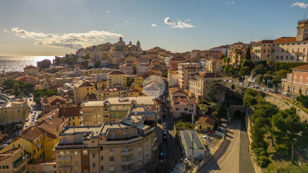 appartamento in vendita ad Imperia in zona Porto Maurizio