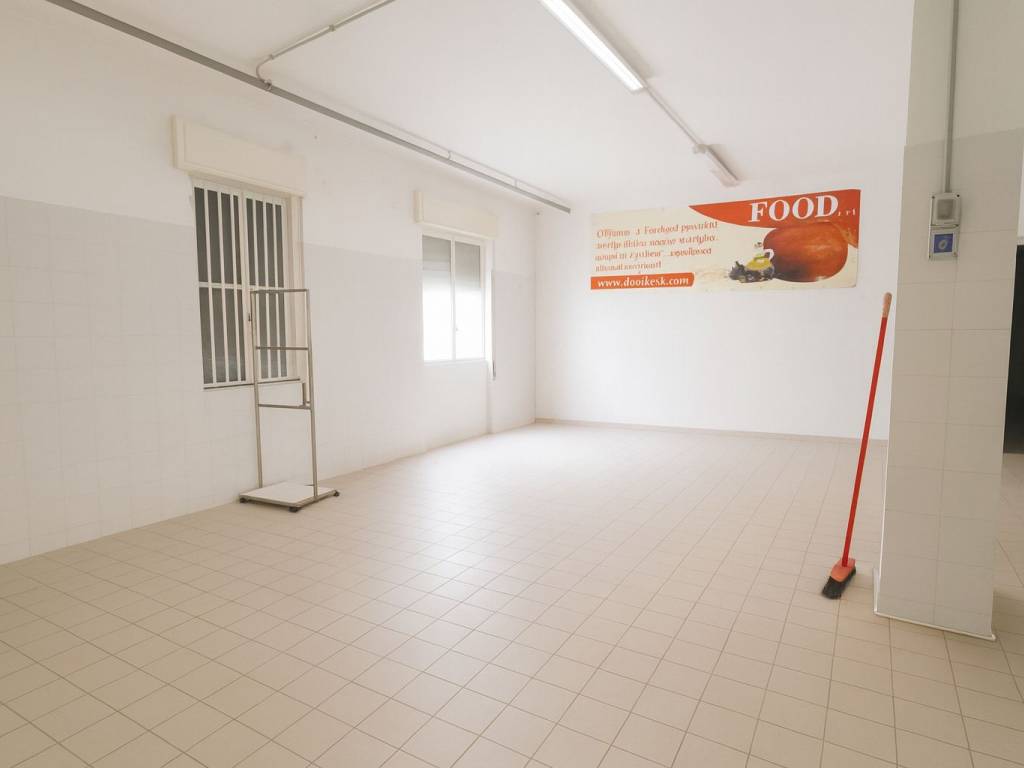 negozio in vendita ad Imperia in zona Oneglia