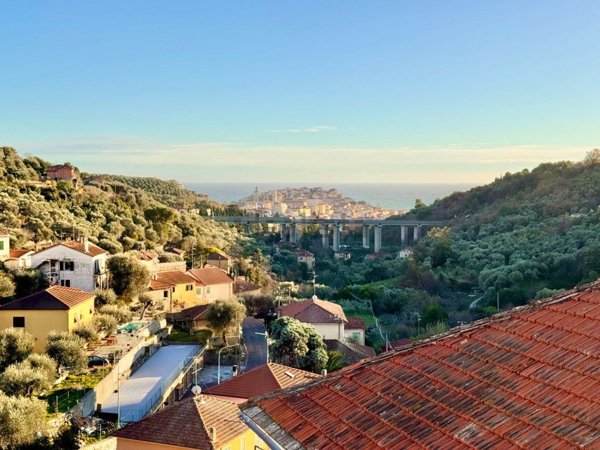 appartamento in vendita ad Imperia in zona Artallo