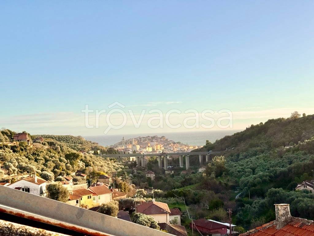 appartamento in vendita ad Imperia in zona Artallo