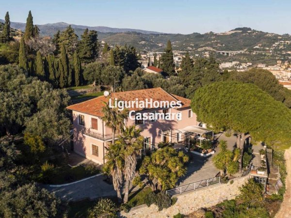 casa indipendente in vendita ad Imperia