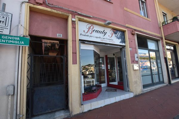 negozio in vendita ad Imperia in zona Porto Maurizio