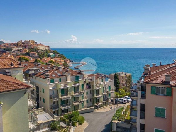 appartamento in vendita ad Imperia in zona Porto Maurizio