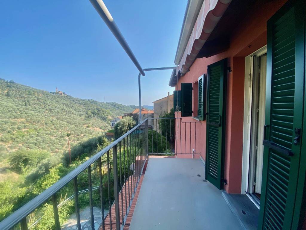 casa indipendente in vendita ad Imperia in zona Montegrazie