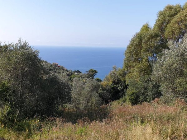 casa indipendente in vendita ad Imperia in zona Oneglia