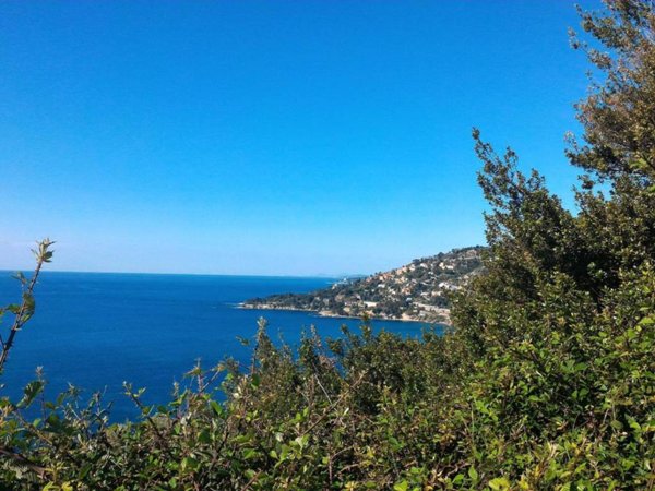 casa indipendente in vendita ad Imperia in zona Oneglia