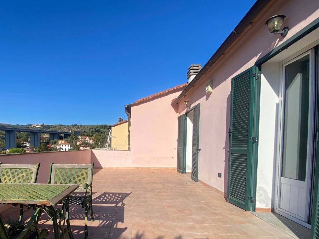 casa indipendente in vendita ad Imperia in zona Porto Maurizio