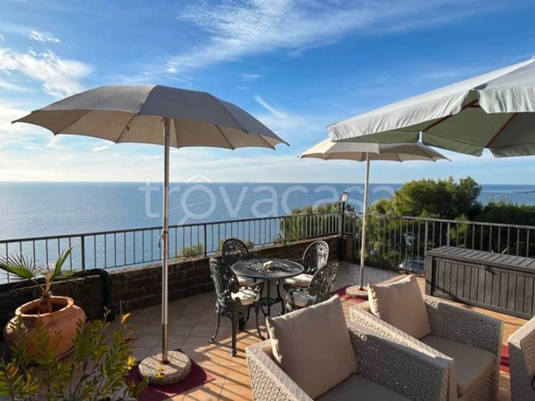 appartamento in vendita ad Imperia in zona Poggi