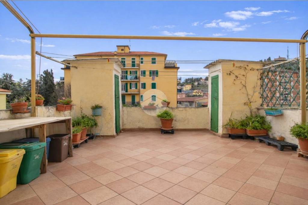 appartamento in vendita ad Imperia in zona Porto Maurizio