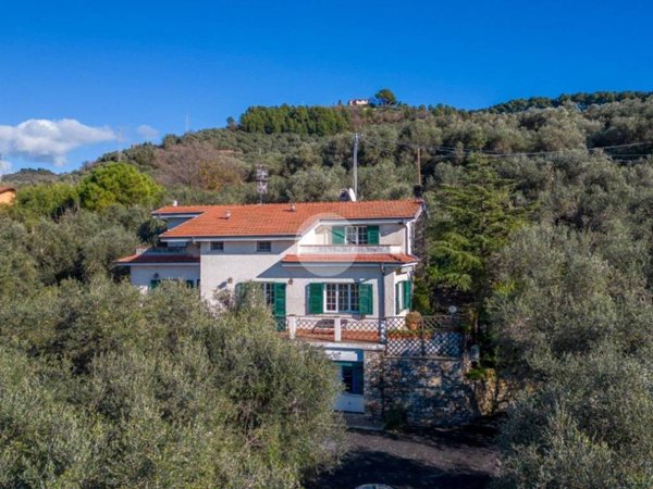 casa indipendente in vendita ad Imperia in zona Oneglia