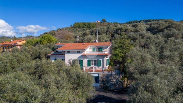 casa indipendente in vendita ad Imperia in zona Oneglia