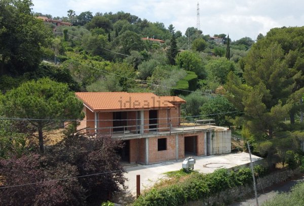 casa indipendente in vendita ad Imperia in zona Sant'Agata