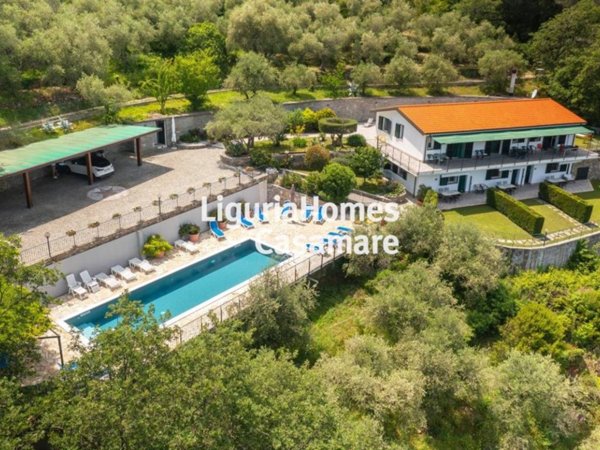 casa indipendente in vendita ad Imperia in zona Oneglia