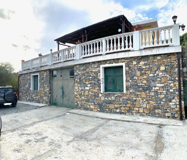 casa semindipendente in vendita ad Imperia in zona Porto Maurizio