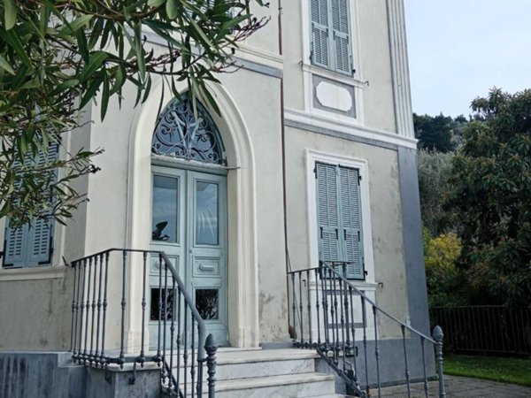 casa indipendente in vendita ad Imperia in zona Oneglia