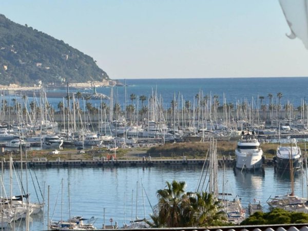 appartamento in vendita ad Imperia in zona Porto Maurizio