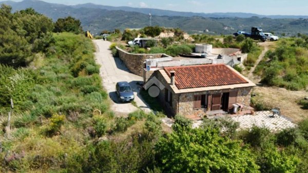 casa indipendente in vendita ad Imperia