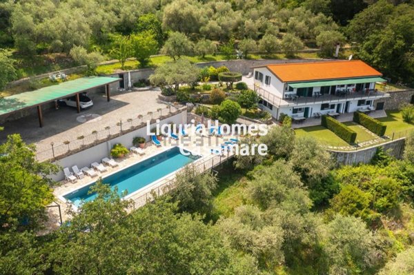 casa indipendente in vendita ad Imperia in zona Oneglia