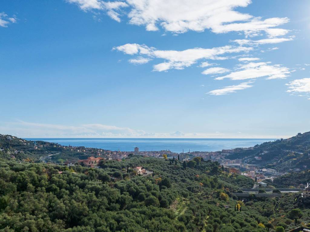 casa indipendente in vendita ad Imperia in zona Oneglia