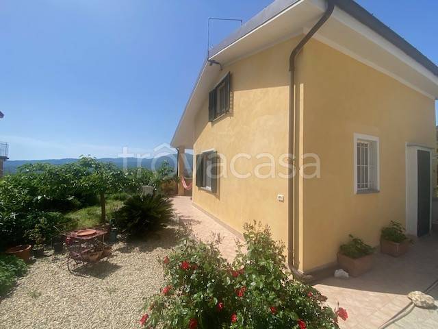 casa indipendente in vendita ad Imperia in zona Porto Maurizio