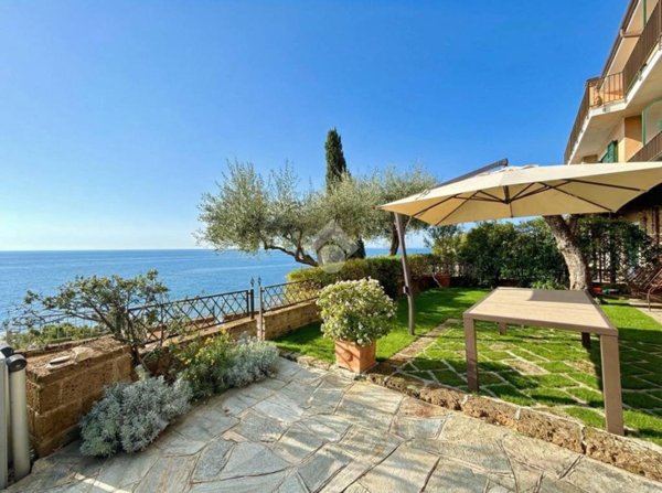 appartamento in vendita ad Imperia in zona Poggi