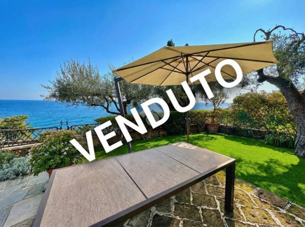appartamento in vendita ad Imperia in zona Poggi