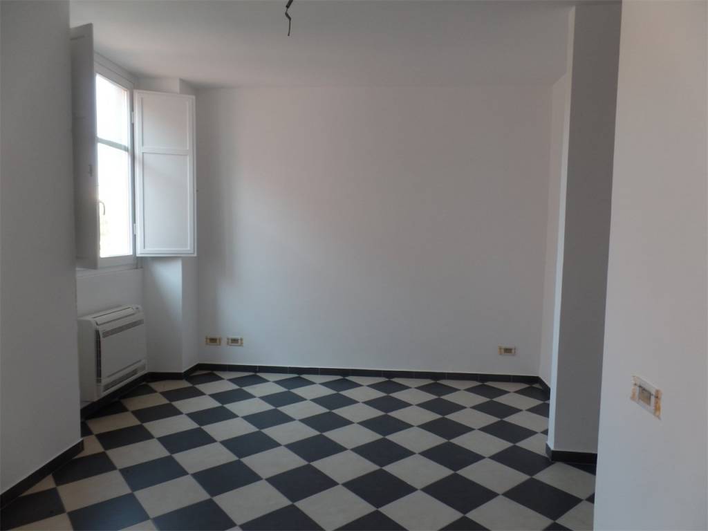 appartamento in vendita ad Imperia in zona Oneglia