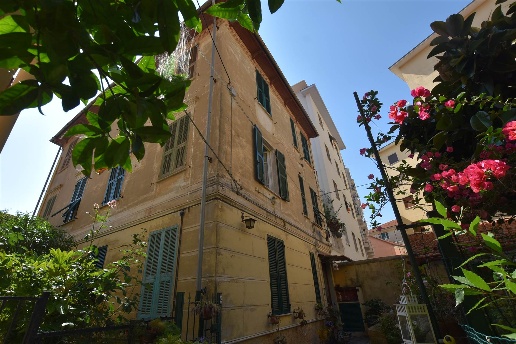 appartamento in vendita ad Imperia in zona Porto Maurizio