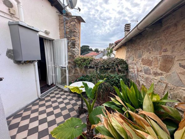 casa indipendente in vendita ad Imperia in zona Poggi