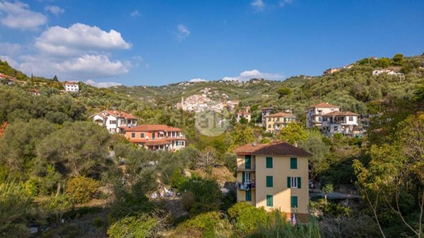 appartamento in vendita ad Imperia in zona Porto Maurizio