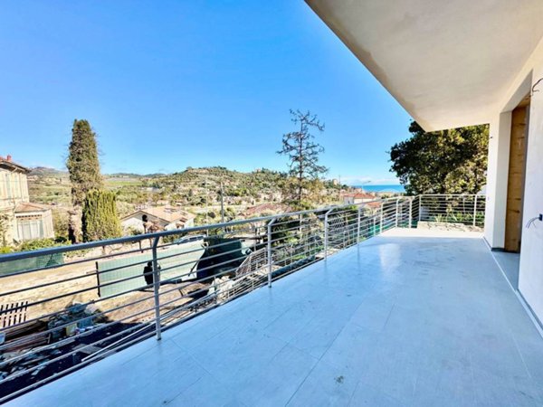 appartamento in vendita ad Imperia in zona Poggi