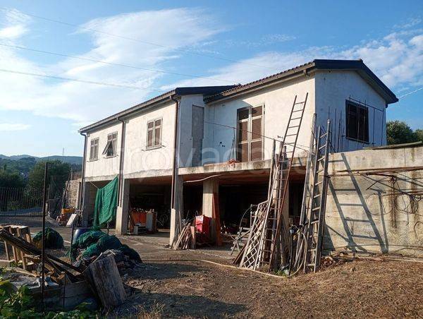 casa indipendente in vendita ad Imperia