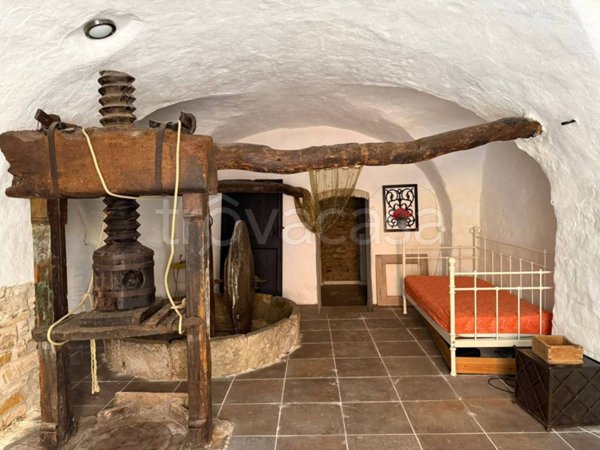 casa indipendente in vendita ad Imperia in zona Cantalupo