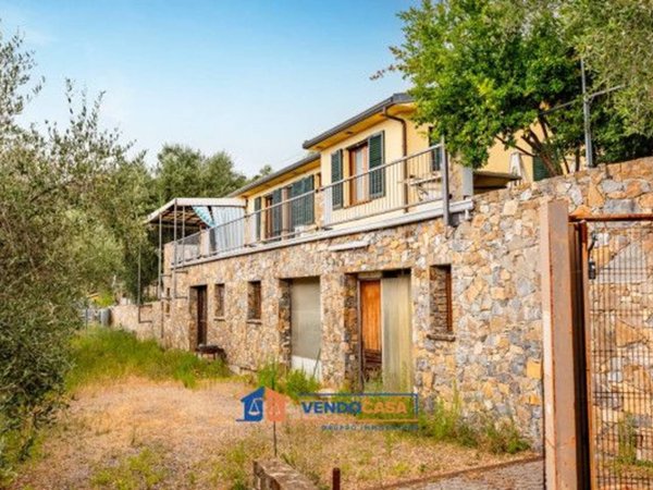 casa indipendente in vendita ad Imperia in zona Sant'Agata