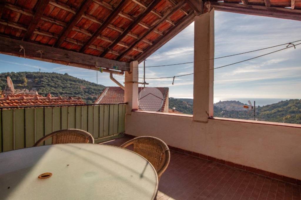 appartamento in vendita ad Imperia in zona Artallo