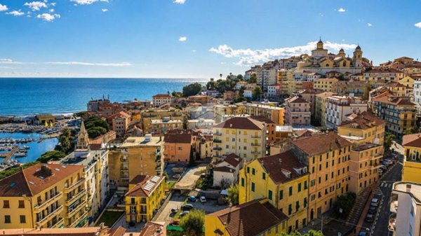 appartamento in vendita ad Imperia in zona Porto Maurizio