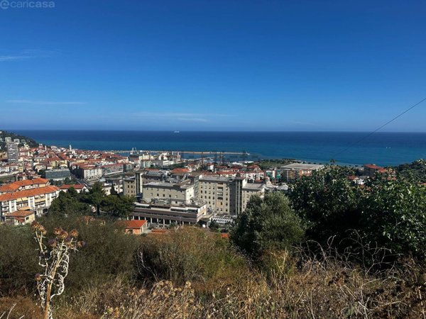 casa indipendente in vendita ad Imperia