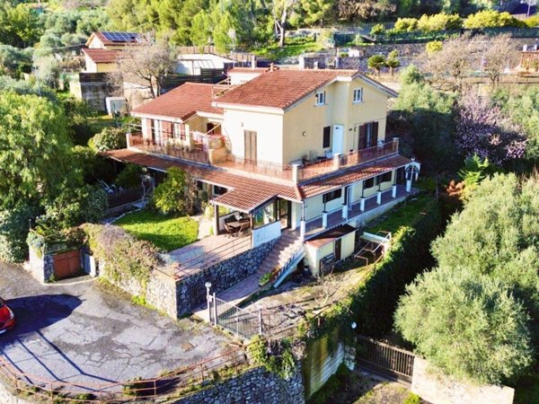 appartamento in vendita ad Imperia in zona Porto Maurizio