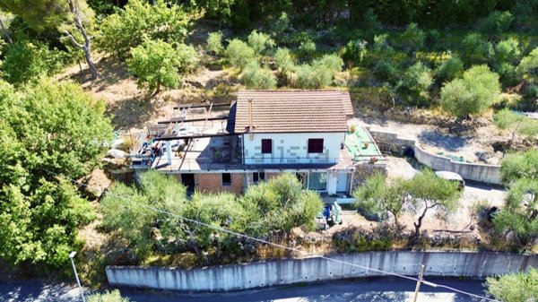 casa indipendente in vendita ad Imperia in zona Oneglia