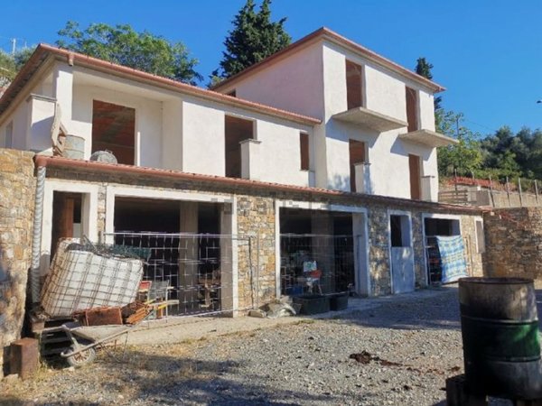 casa indipendente in vendita ad Imperia in zona Oneglia
