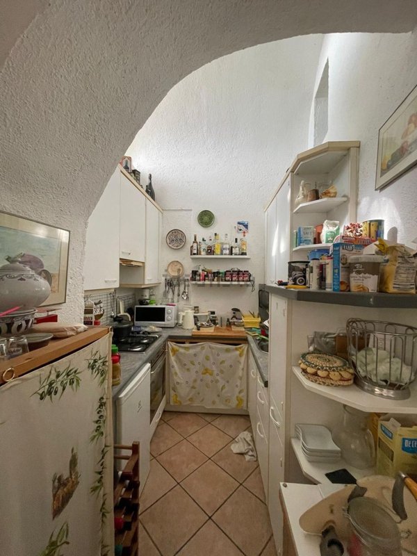 casa indipendente in vendita ad Imperia in zona Poggi