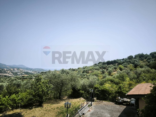 casa indipendente in vendita ad Imperia