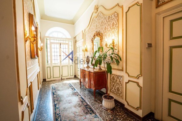 casa indipendente in vendita ad Imperia in zona Porto Maurizio