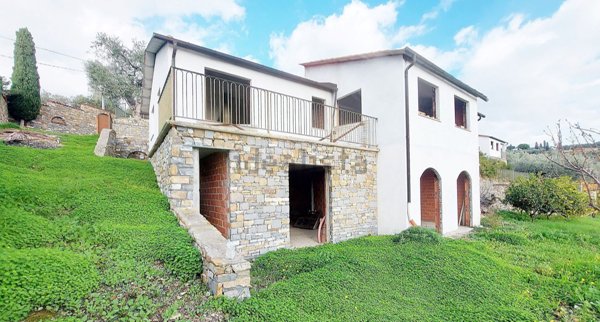casa indipendente in vendita ad Imperia in zona Poggi