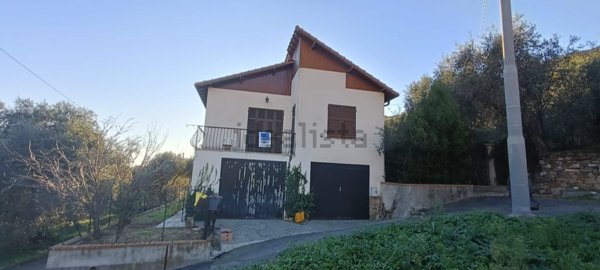 casa indipendente in vendita ad Imperia