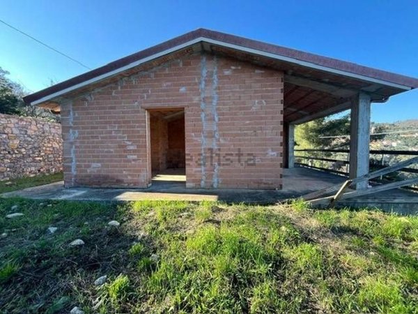 casa indipendente in vendita ad Imperia in zona Sant'Agata