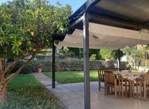 casa indipendente in vendita ad Imperia