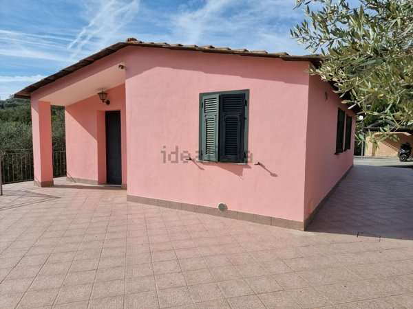 casa indipendente in vendita ad Imperia in zona Oneglia